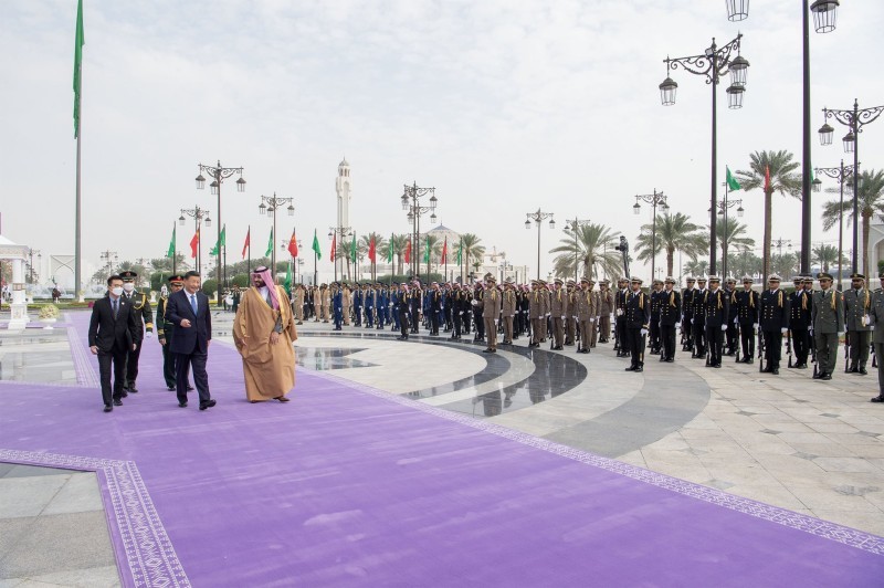 ولي العهد الأمير محمد بن سلمان مستقبلا الرئيس الصيني