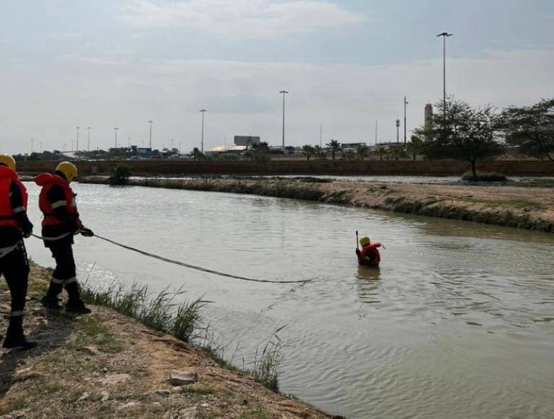 فرق الدفاع المدني في الرياض تباشر حادثة الغرق 