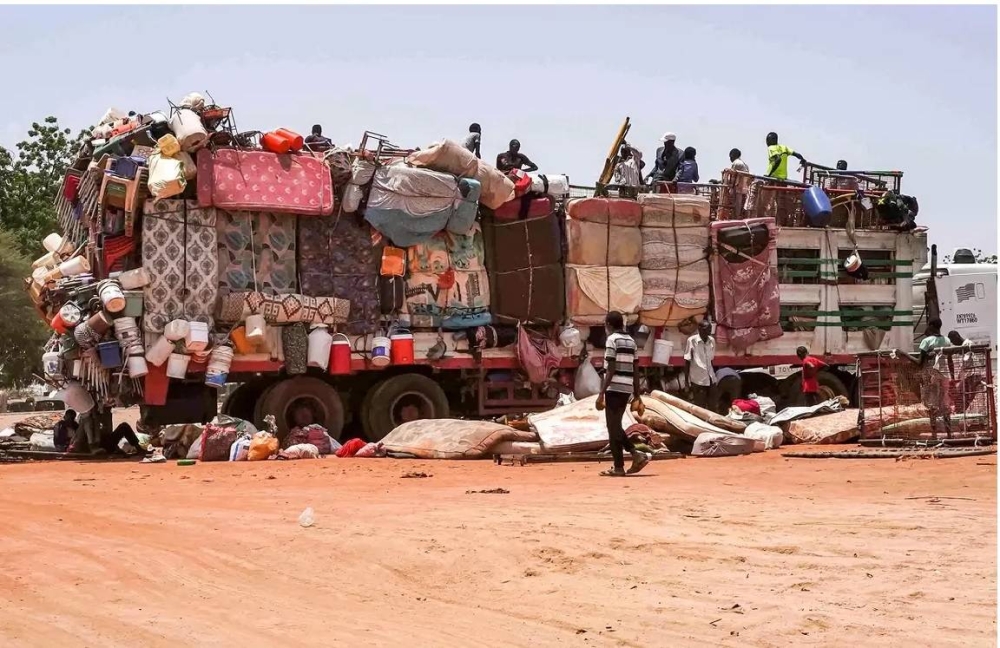 سودانيون فارون من جحيم الحرب.