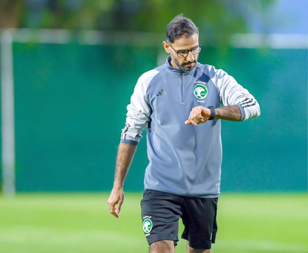 



مدرب المنتخب الأولمبي السعودي سعد الشهري.