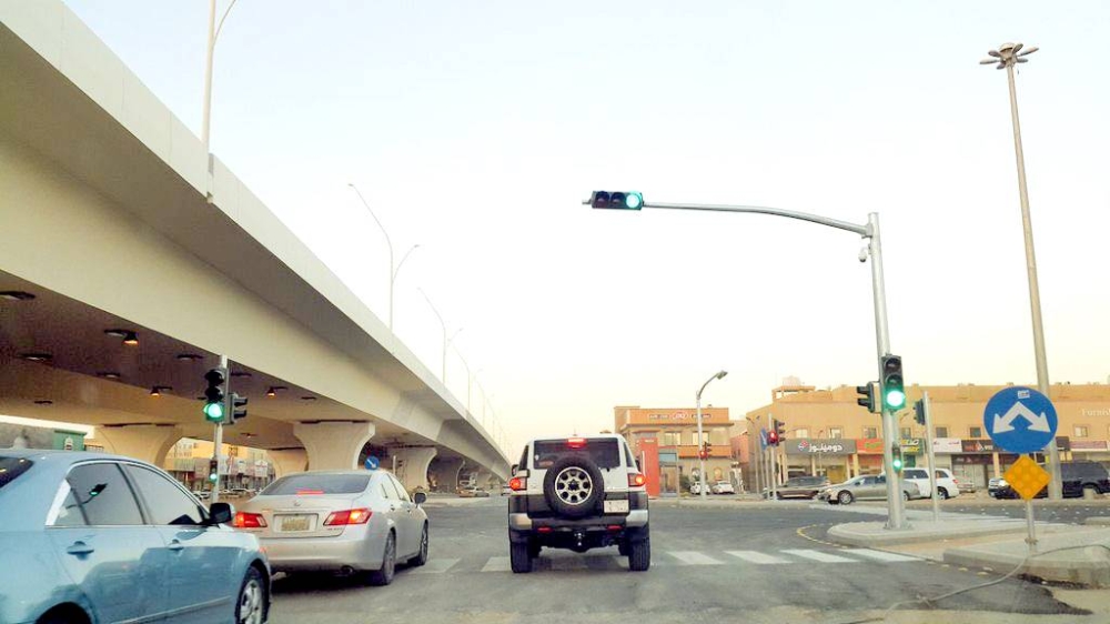 



«البلدية والقروية» حظرت تركيب مكائن الخدمة الذاتية عند إشارات المرور.