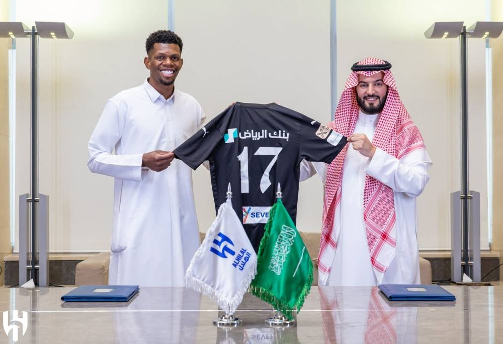 



الربيعي بعد توقيع انتقاله للهلال.