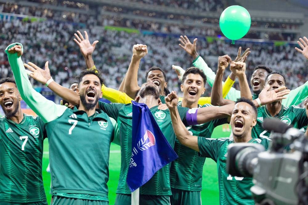 



فرحة لاعبي الأخضر بهدف الفوز على منتخب عُمان.