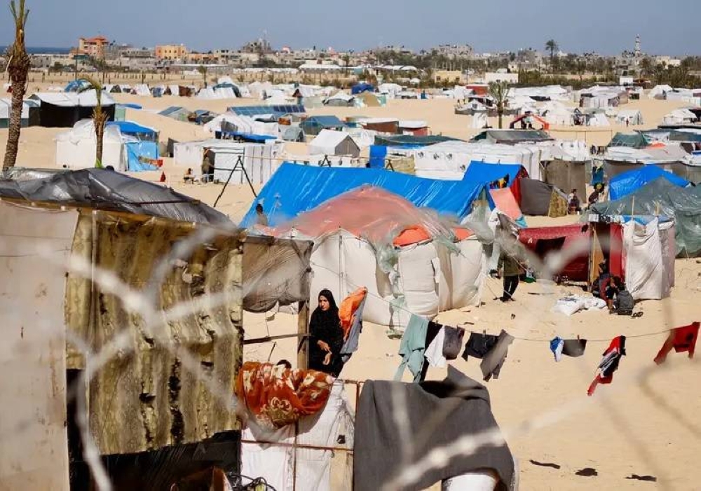 نازحون فلسطينيون في رفح ينتظرون العودة إلى شمال القطاع.